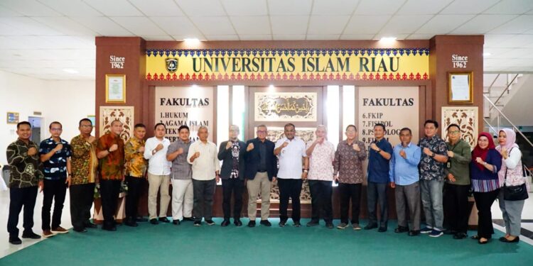 Dorong Peningkatan SDM, Pemkab Karimun Tandatangani MoU dengan UIR