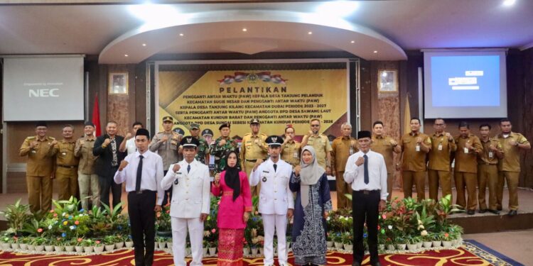 Wabup Karimun Lantik Kades PAW Tanjung Pelanduk dan Tanjungkilang