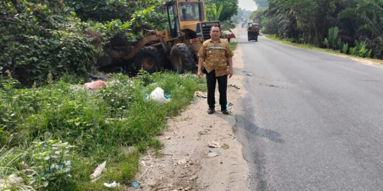 Meski Dipasang Plang Larangan, Sampah Tetap Menggunung