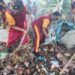 Polsek Dabo Bersama Masyarakat Sungai Lumpur Bersihkan Sampah