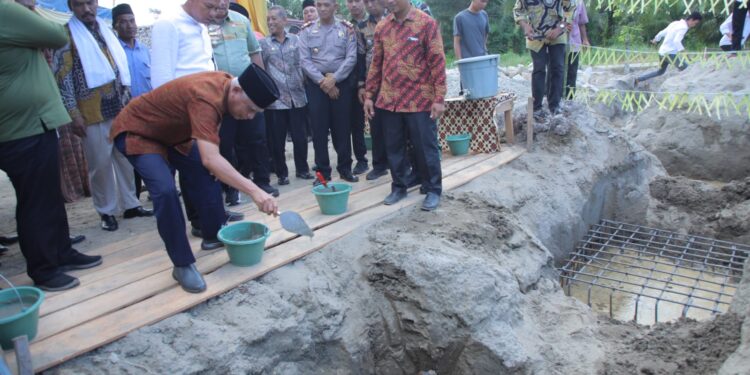 Bupati dan Wakil Bupati Asahan Lakukan Peletakan Batu Pertama Pembangunan Masjid