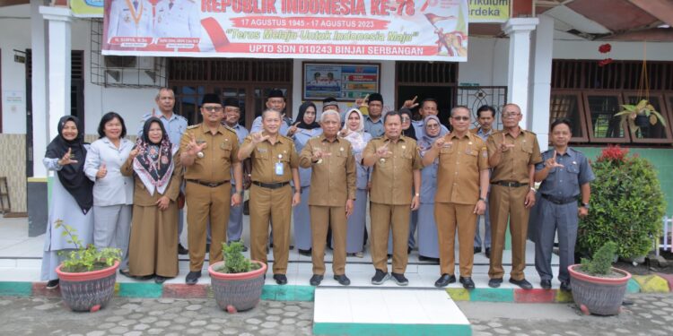 Bupati Ikuti Pertemuan Dengan Kepala Sekolah UPTD SD, SMP Negeri di Air Joman