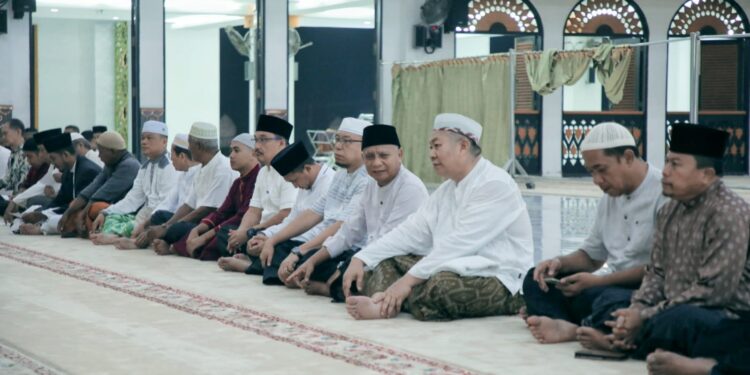 Bupati Ikuti Pengajian Subuh Masjid Agung H Achmad Bakrie Kisaran