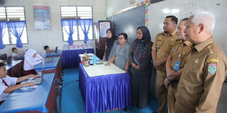 Bupati Asahan Tinjau Pelaksanaan ANBK Tingkat SD di Lingkungan Disdik Tahun 2023