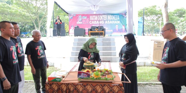 Meriahkan HUT IDI Cabang Asahan ke- 73, Bupati Asahan Lepas Gerak Jalan Santai