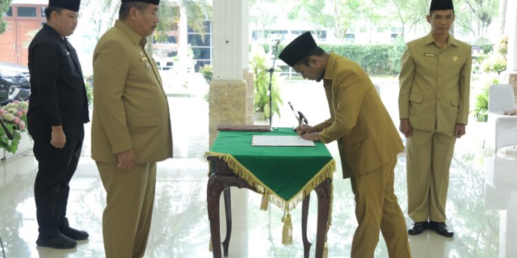 Lantik Pejabat Administrator dan Pejabat Pengawas Ini Pesan Wabup Asahan