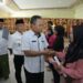 Ir. Oktoni Eriyanto Serahkan Buku Tabungan Dana Pinjaman Bergulir