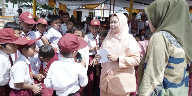 500 Siswa SD Dapat Makanan Tambahan