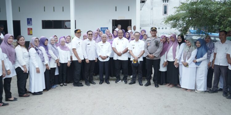 Bupati Asahan Serahkan Alat Kesehatan di UPTD Puskesmas Aek Songsongan