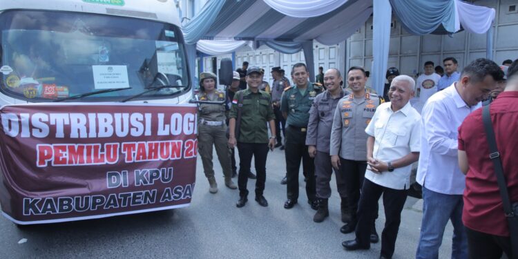 Bupati Asahan Lepas Distribusi Logistik Pemilu Tahun 2024