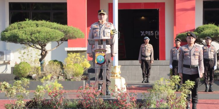 Jaga Semangat Pengabdian, Wakapolres Lingga Pimpin Upacara HKN