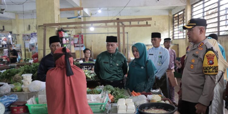 Jelang Ramadhan 1445 H, Kapolres Lingga Cek Ketersediaan Sembako