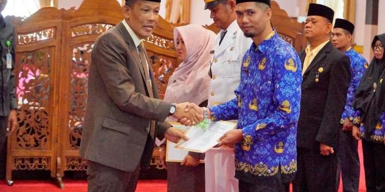 Sekda Lingga Lantik Pejabat Eselon III dan IV