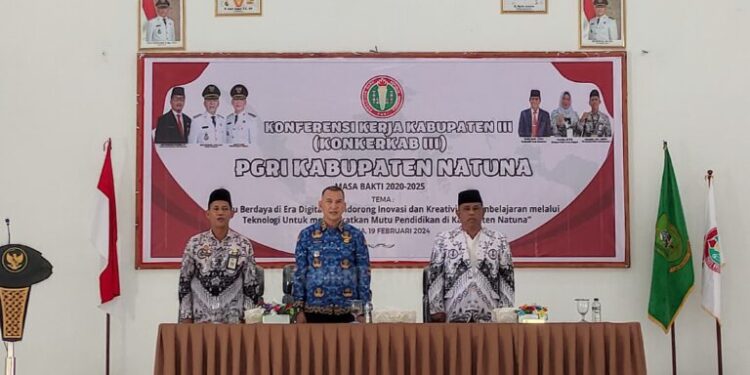 Buka Konferensi Kerja III PGRI Kabupaten Natuna, Wakil Bupati Natuna: Tingkatkan Kualitas Pendidikan dan Daya Saing