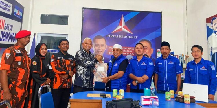 Resmi Dibuka, Raja Bakhtiar Daftar Calon Bupati Karimun ke Partai Demokrat