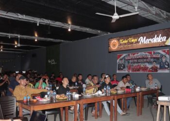 Bukti Kedekatan Polri dengan Masyarakat, Polres Lingga Gelar Nobar Pertandingan Sepak Bola