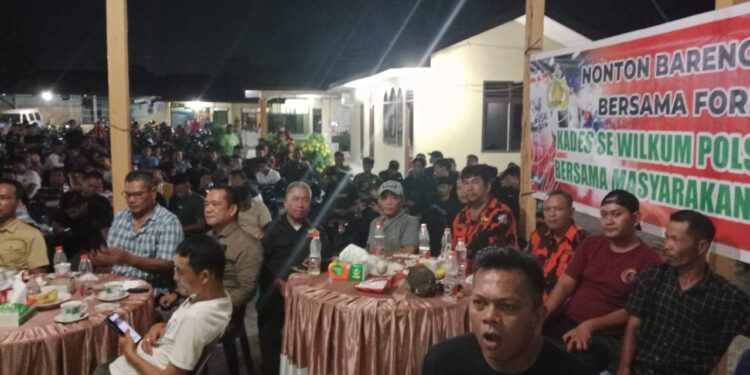 Polsek Pulau Raja Gelar Nobar Semi Final Piala Asia U-23 Bersama Masyarakat
