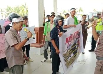 Puluhan Mahasiswa Datangi Kantor Kejari Aceh Singkil, Ini Tiga Tuntutannya