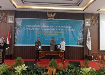 Pj Bupati Aceh Singkil Terima Penghargaan WTP yang Kedelapan Kalinya dari BPK