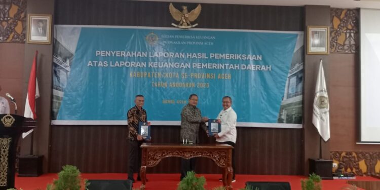Pj Bupati Aceh Singkil Terima Penghargaan WTP yang Kedelapan Kalinya dari BPK