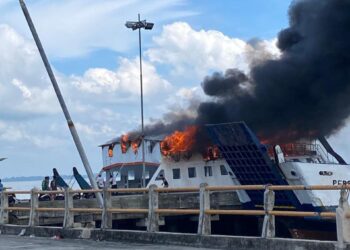 Diduga Korsleting Listrik, KMP Permata Lestari Terbakar di Pelabuhan