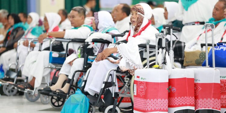Plt Bupati Meranti Asmar Lepas Keberangkatan 108 JCH Asal Kepulauan Meranti ke Tanah Suci