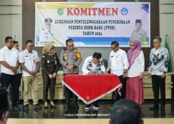 Plt Bupati Asmar Teken Komitmen PPDB Non Diskriminatif, Akuntabel dan Objektif