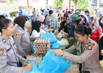 Tekan Inflasi, Pasar Murah Polres Karimun Diserbu Masyarakat