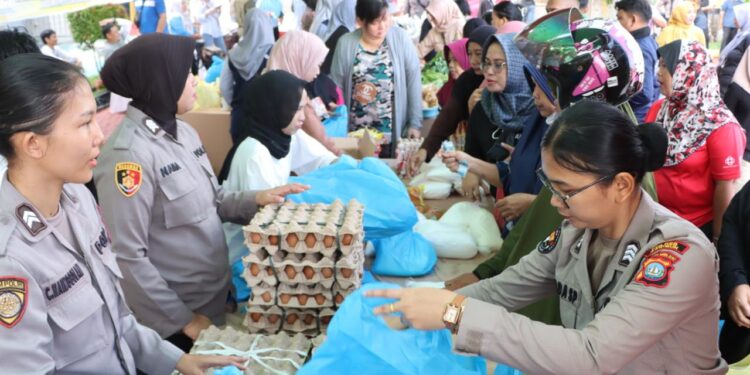 Tekan Inflasi, Pasar Murah Polres Karimun Diserbu Masyarakat