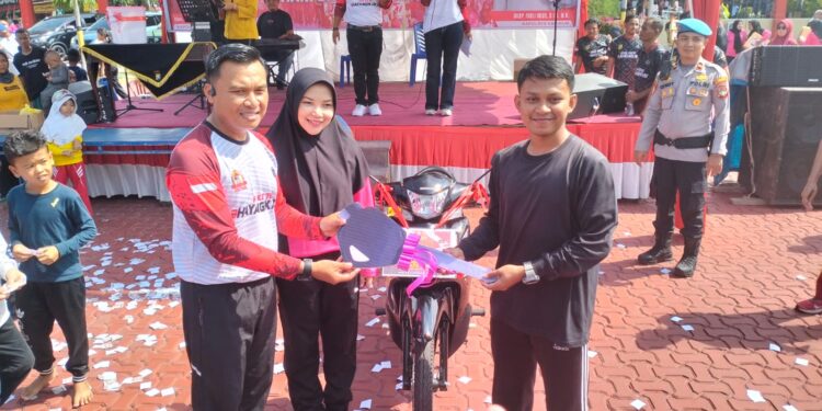 Polres Karimun Gelar Jalan Santai Bertabur Hadiah
