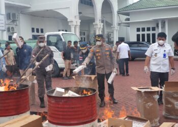 Kejari Karimun Musnahkan BB Tindak Pidana Umum dan Khusus