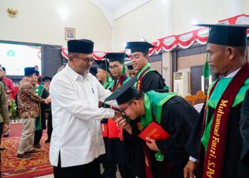 Bupati Karimun Hadiri Wisuda STIT Mumtaz Angkatan V
