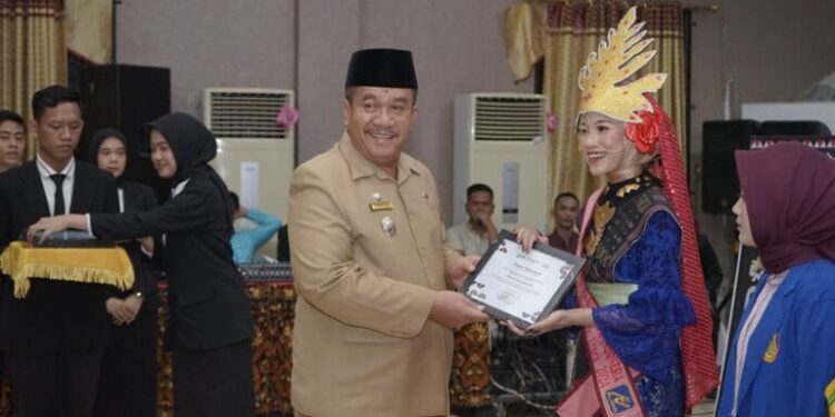 Wabup Asahan Wisuda Sarjana Angkatan 13 STMIK Royal Kisaran