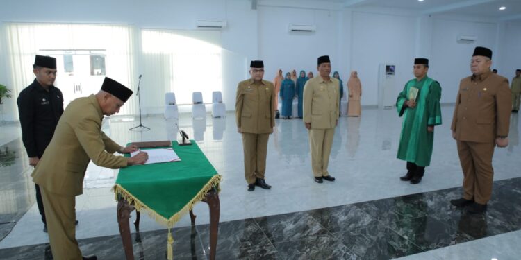 Bupati Asahan Lantik Drs. Zainal Aripin Sinaga Jadi Pj Sekda