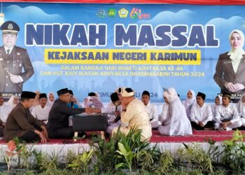 Hari Bakti Adhyaksa ke- 64, 17 Pasang Pengantin Menikah di Kejari Karimun