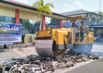 Satlantas Polres Karimun Musnahkan 221 Knalpot Brong dan 31 TNKB Palsu
