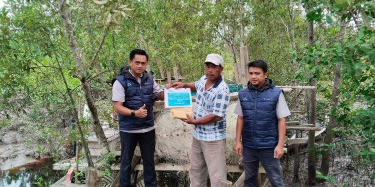 Bentuk Perhatian, PT Timah Serahkan Bantuan ke KUB Rezeki Nelayan Rangsang 