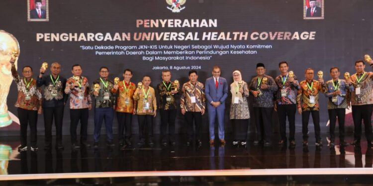 Wapres Ma’ruf Amin Beri Penghargaan UHC Awards Kepada Pemkab Aceh Singkil