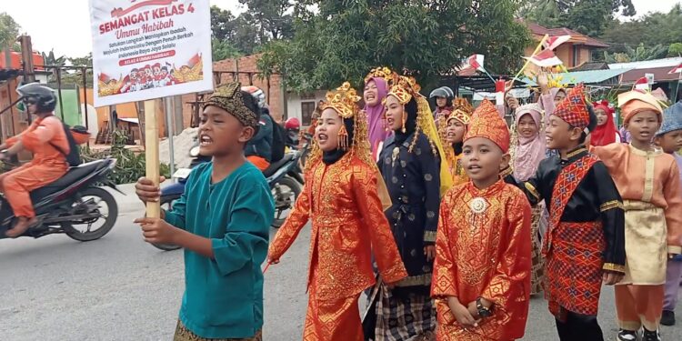 Disambut Antusias, MIN 2 Karimun Sukses Gelar Karnaval