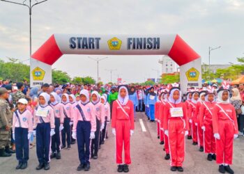 Disambut Antusias, Lomba Gerak Jalan Tingkat SD dan SMP Berlangsung Meriah