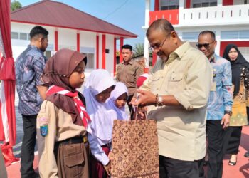 Baju sekolah