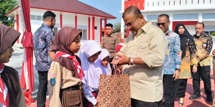 Baju sekolah