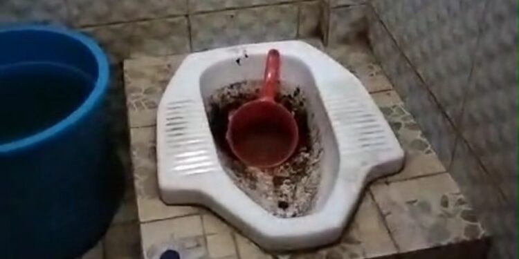Viral Video Toilet Pantai Piwang Kotor, Gibran Center DPD II Natuna Siap Gotong Royong