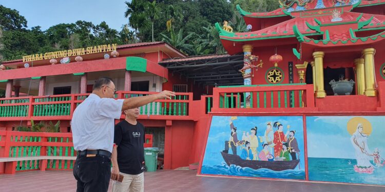 Vihara Gunung Dewa Siantan