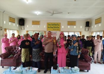 Pelatihan Tepuk Tepung Tawar Upaya PKK dan Bhayangkari Cabang Lingga Lestarikan Tradisi Budaya Lokal