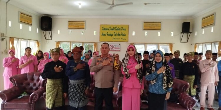 Pelatihan Tepuk Tepung Tawar Upaya PKK dan Bhayangkari Cabang Lingga Lestarikan Tradisi Budaya Lokal