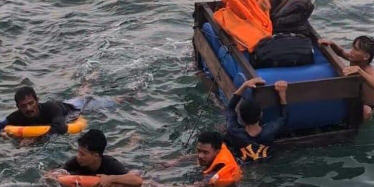 KLM Mutiara Kencana Tenggelam di Perairan Karimun Anak, 6 ABK Berhasil Diselamatkan