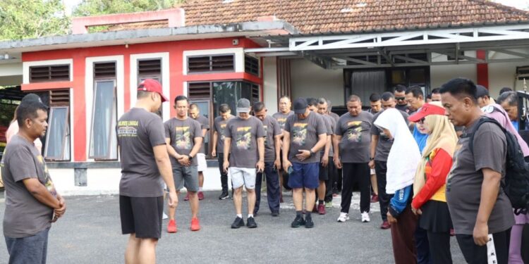 Tingkatkan Kebugaran Fisik, Polres Lingga Gelar Jalan Santai Bersama Masyarakat