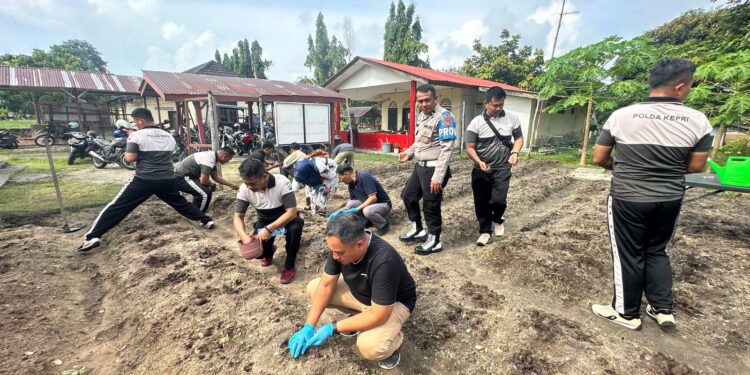 Polsek Dabo Singkep Laksanakan Program Ketahanan Pangan Guna Mendukung Asta Cita