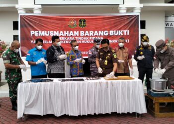 Kejari Karimun Musnahkan BB 54 Perkara Tindak Pidana yang Telah Inkracht